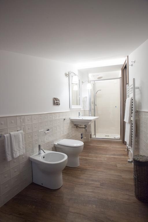 אסיסי Magnifica Luxury Suites מראה חיצוני תמונה