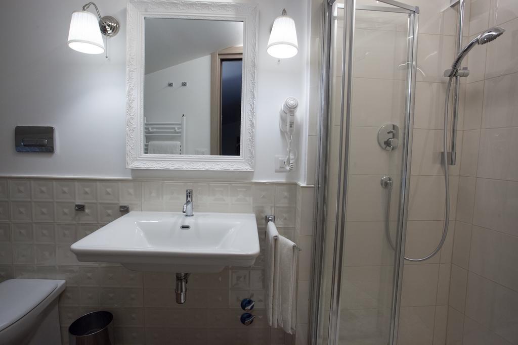 אסיסי Magnifica Luxury Suites מראה חיצוני תמונה