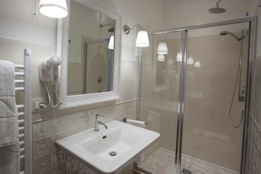 אסיסי Magnifica Luxury Suites מראה חיצוני תמונה